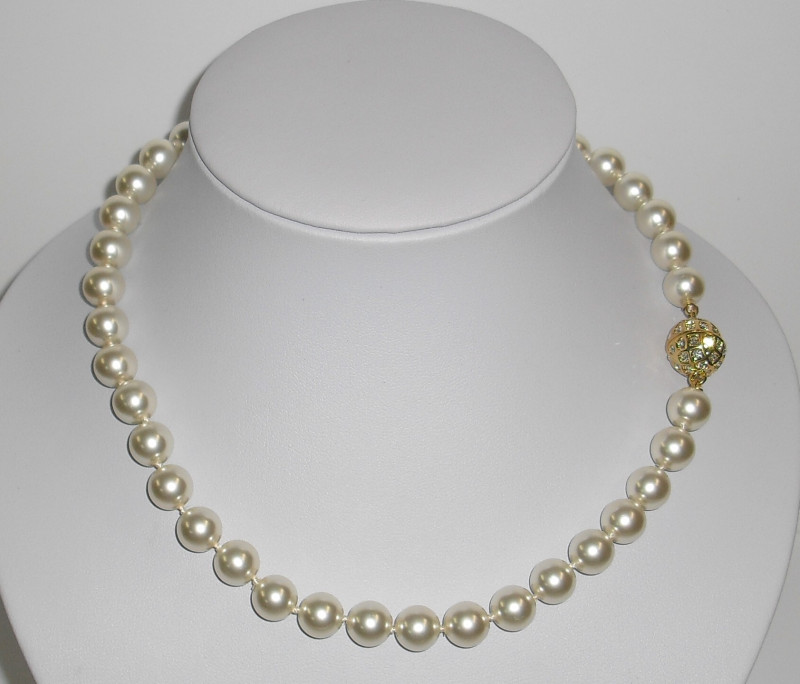 Perlenkette weiß mit goldfarbigem Magnetverschluß 43 cm