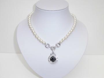 Halskette Perlenkette mit Kristall besetztem Anhänger