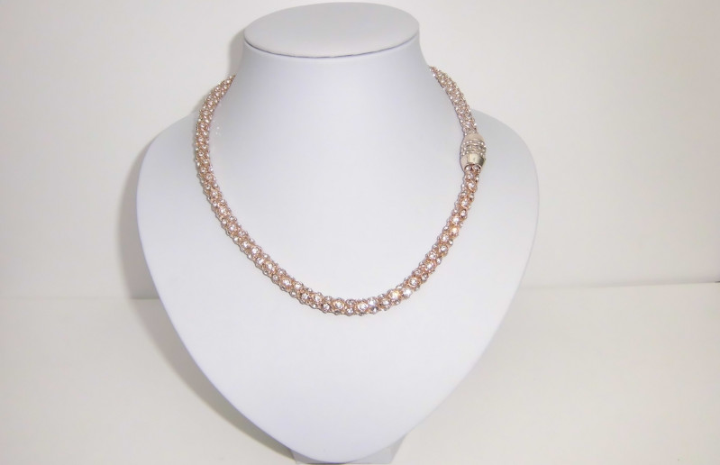 Halskette Collier goldfarbig rundum mit weißen Kristallen besetzt mit Magnetverschluss 48 cm lang