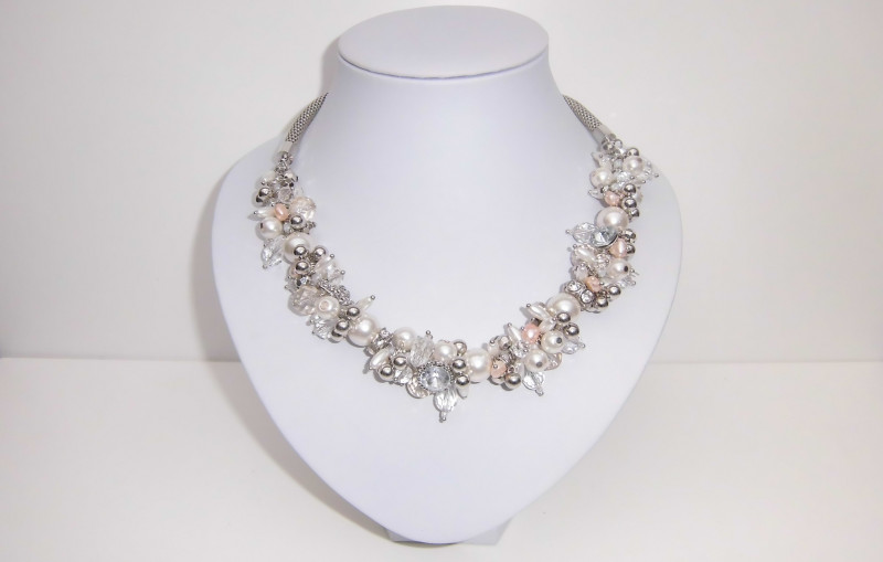 Halskette Collier mit Perlen und Kristallen 42 cm lang