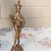 Tempeltänzerin aus Kunststein goldfarbig 29 cm hoch