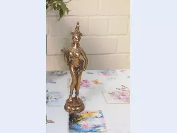 Tempeltänzerin aus Kunststein goldfarbig 29 cm hoch